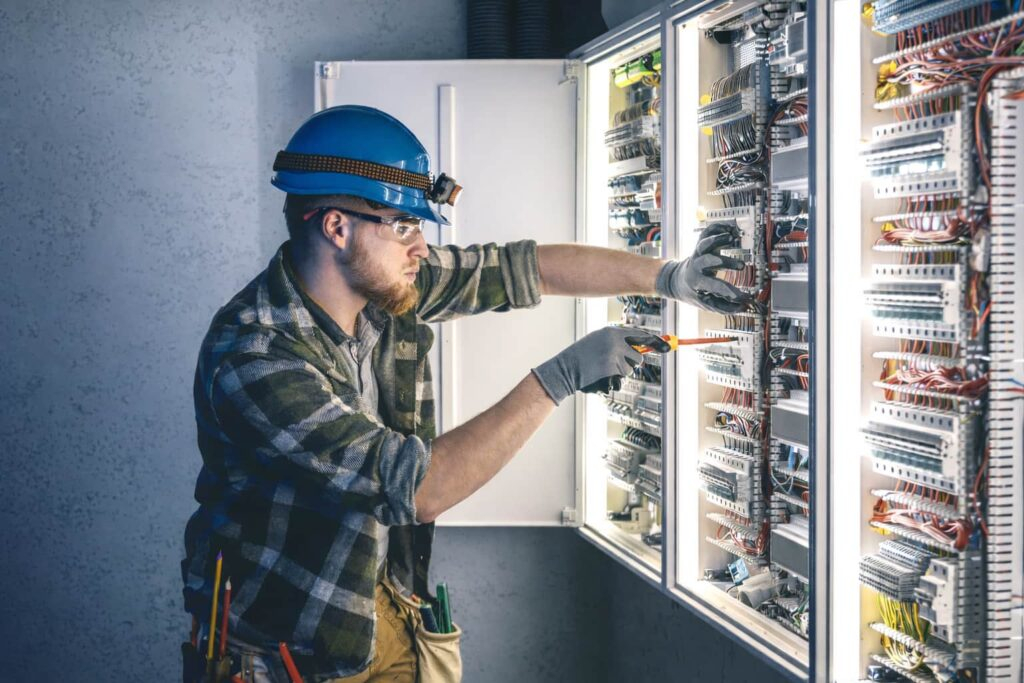 «La electricidad en la práctica: fundamentos, instalaciones y oficio».